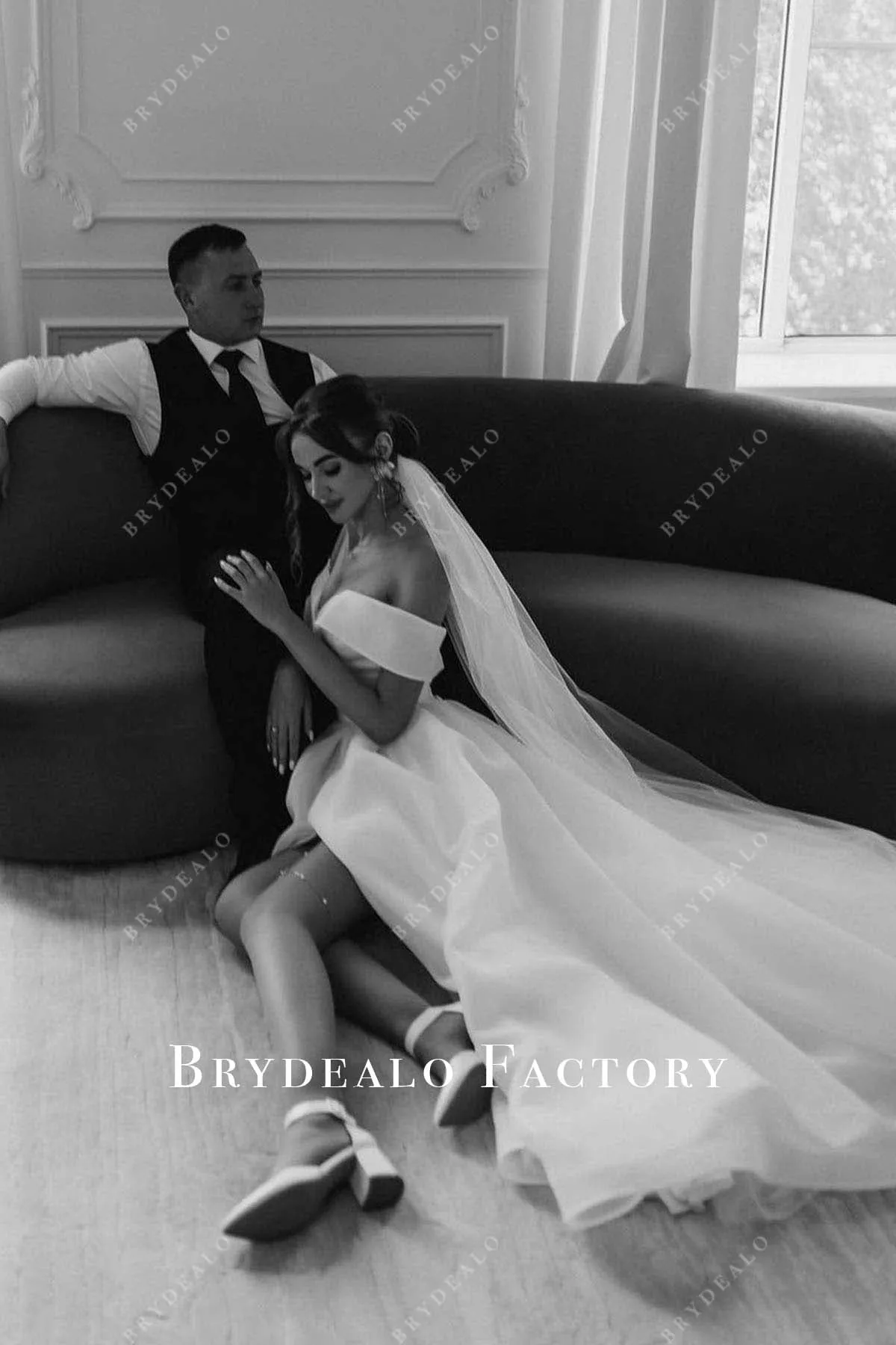 White Organza Off Shoulder Slit Horsehair Wedding Dress